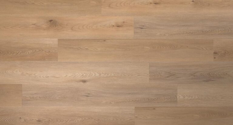 Hellbraune Bodenbelagsdielen in Holzoptik mit natürlicher Maserung.