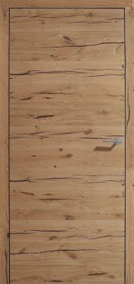 Eine geschlossene Holztür mit natürlicher Maserung, horizontalen Bohlen und einem modernen silbernen Griff auf der rechten Seite.