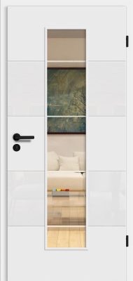 Durch eine weiße Tür mit einer vertikalen Glasscheibe gelangt man in ein modernes Wohnzimmer mit einem beigen Sofa, einem Couchtisch und einem großen abstrakten Gemälde an der Wand.